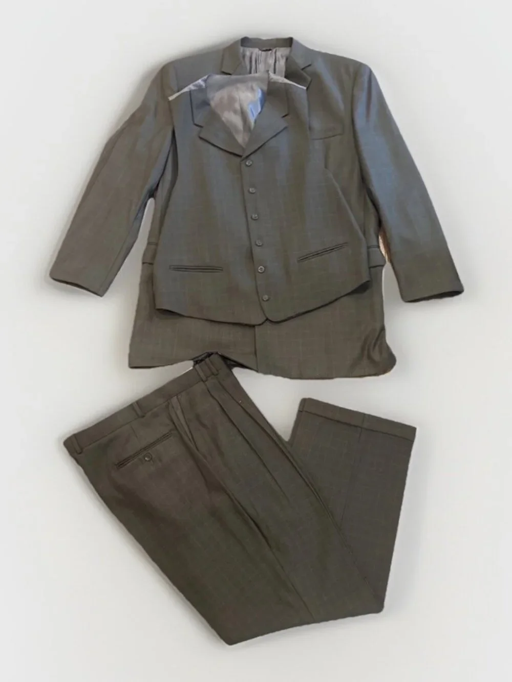 Caravelli Mens 3 Piece Gray Windowpane Suit 46L Jacket Vest 40L Pants Designer